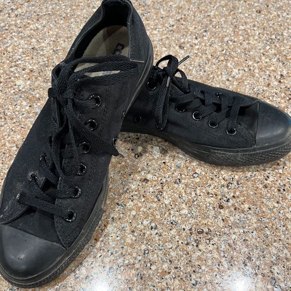 Black Converse, Size 8 - Picture 2 of 5